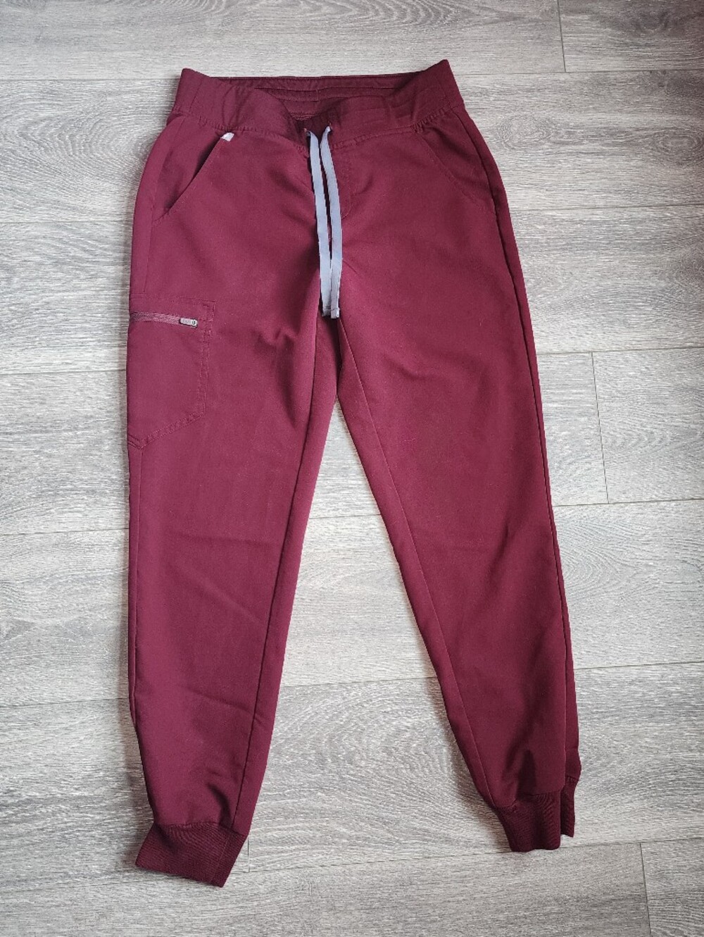 Figs Women's Small Burgundy Jogger Scrubs with Gray Contrast Drawstring